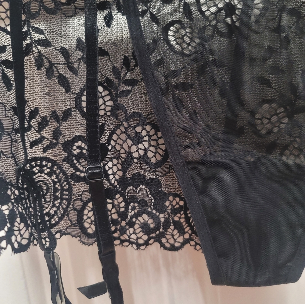 Victoria's Secret Dream Angel Black Lace Garter Skirt w/ Thong Panty (M/L) - Picture 7 of 7